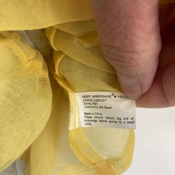 Hoppy VanderHare Vintage 1990 With Easter Fantasy Outfit and Carrying‎ Case - Picture 3 of 7